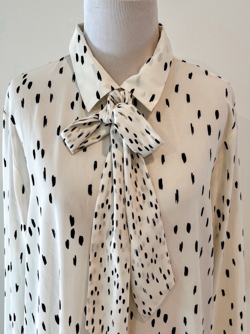 Worthington Cream and Black Spot Tie Neck Long Sleeve Button Up Blouse Womens XL - Picture 2 of 13